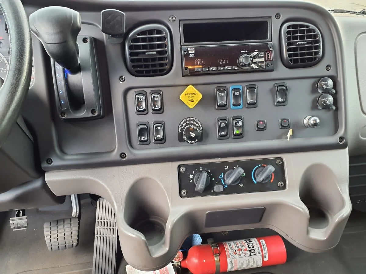 2019 Freightliner M2 106 in Oak Creek, WI — photo 11