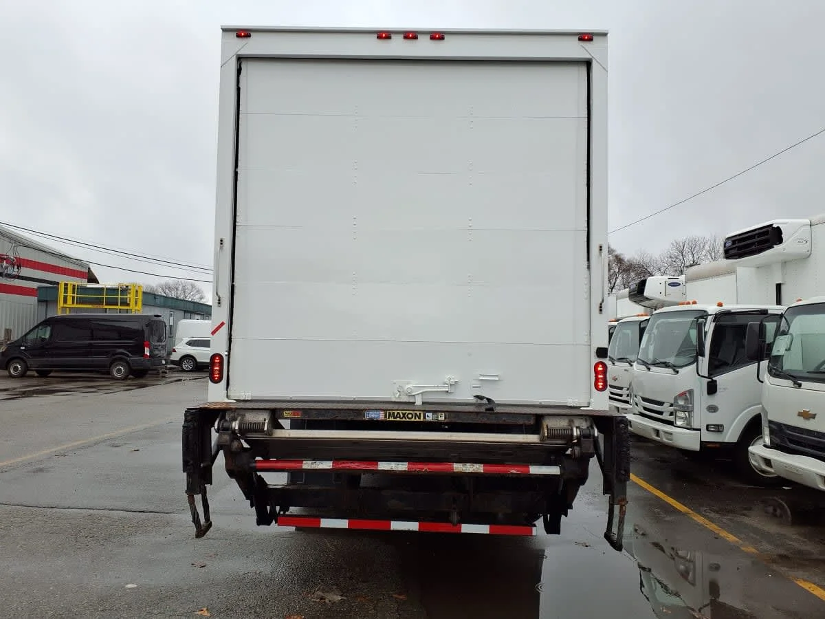 2018 Freightliner M2 106 in Salisbury, MA — photo 5