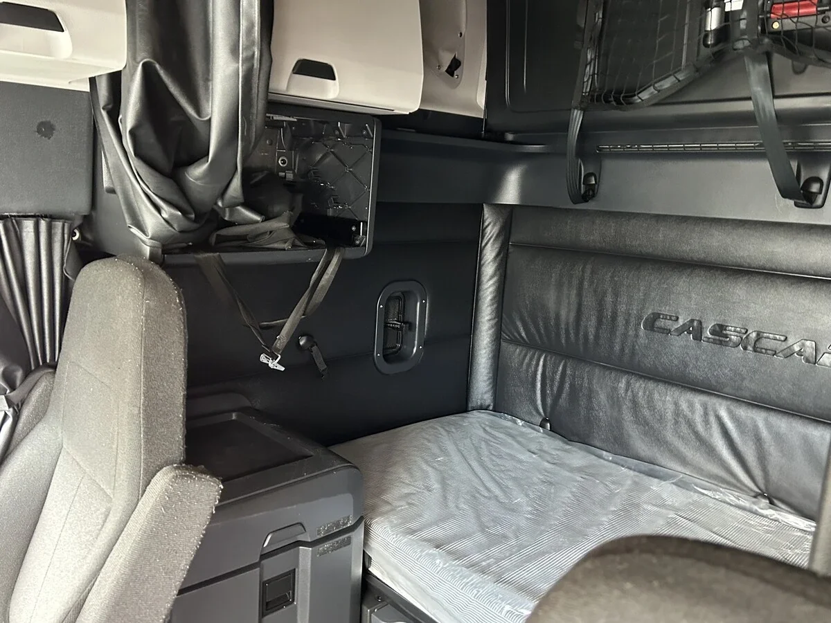 2024 Freightliner Cascadia - image 8