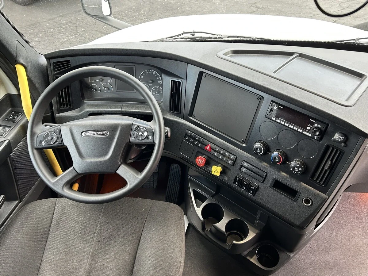 2024 Freightliner Cascadia - image 6