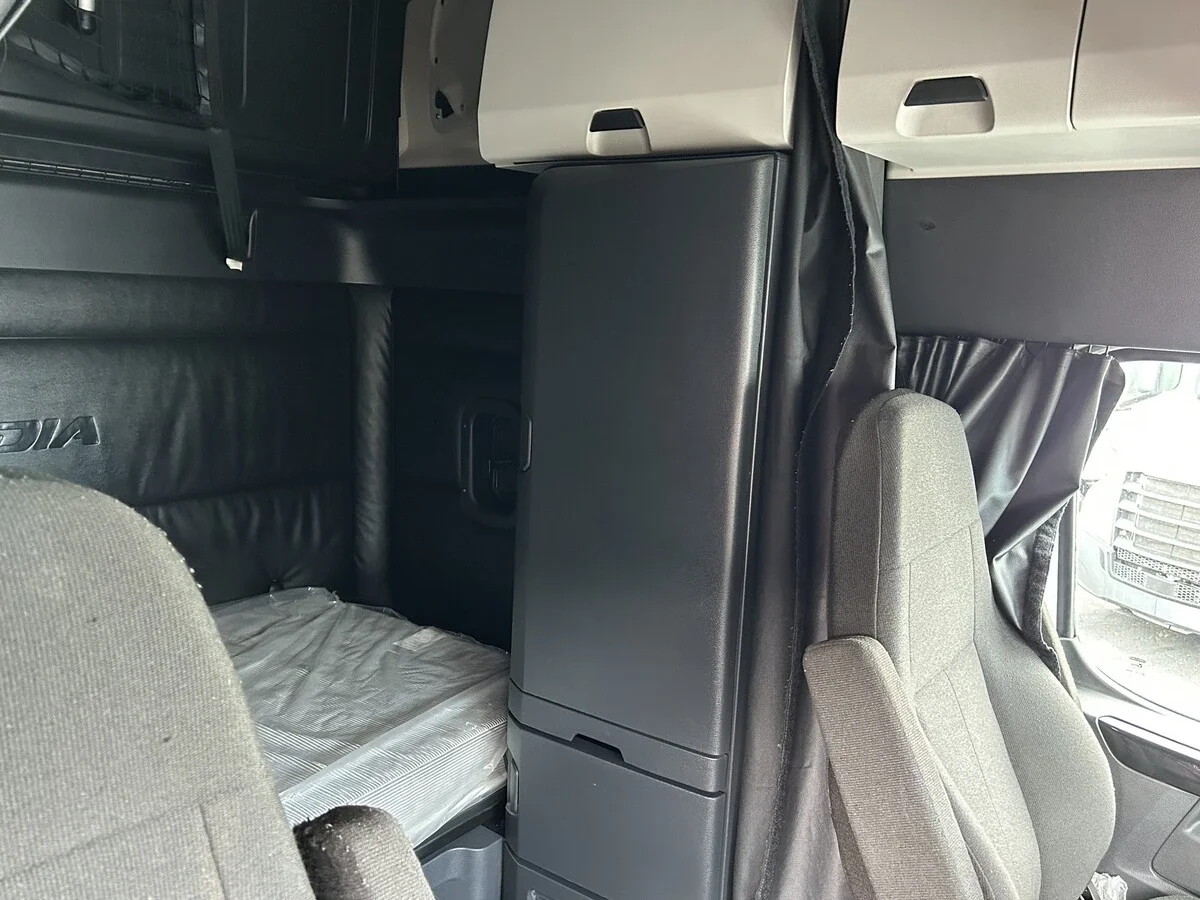 2024 Freightliner Cascadia - image 7