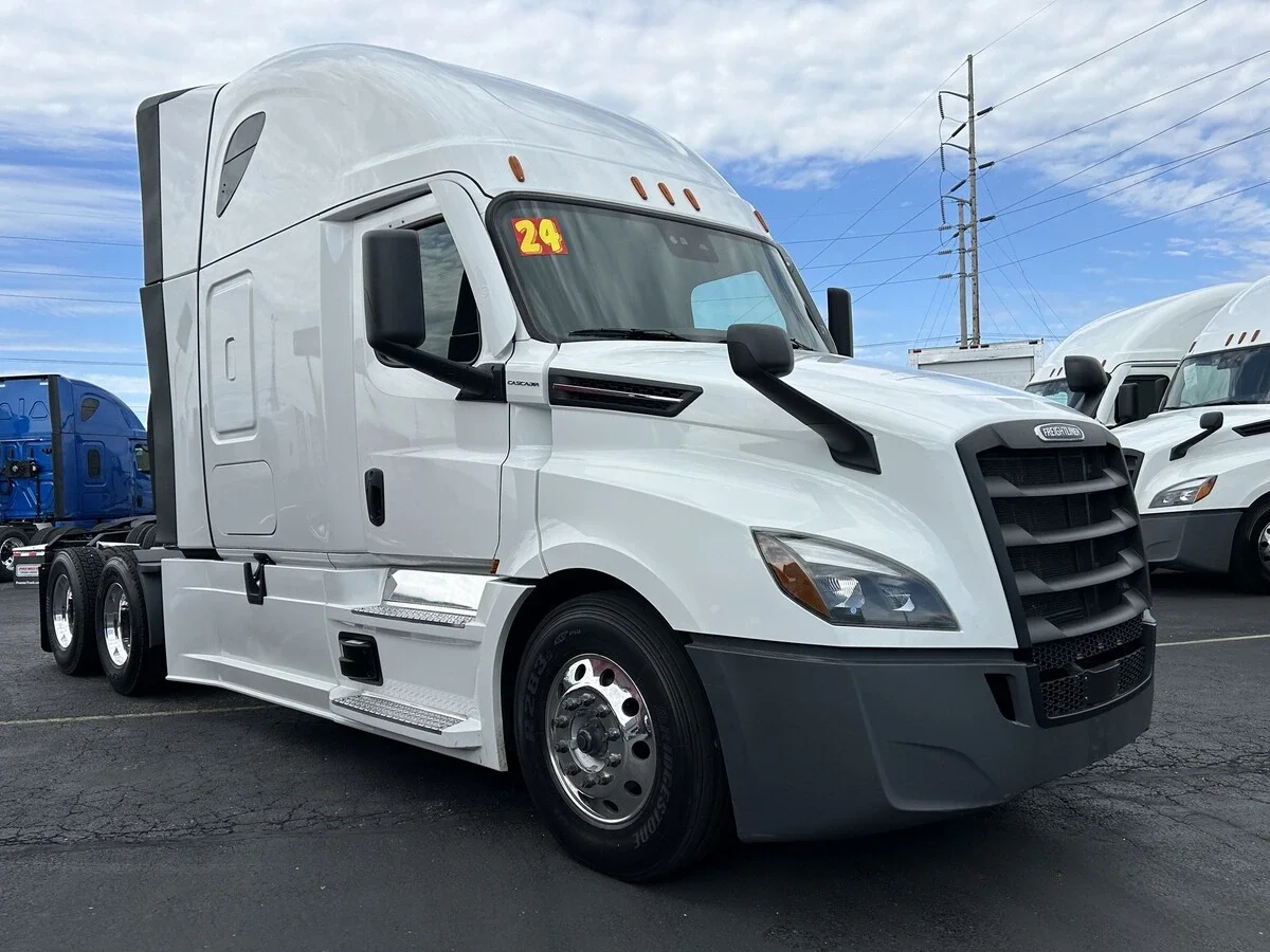 2024 Freightliner Cascadia - image 2