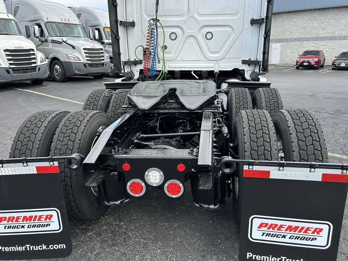 2024 Freightliner Cascadia - image 5