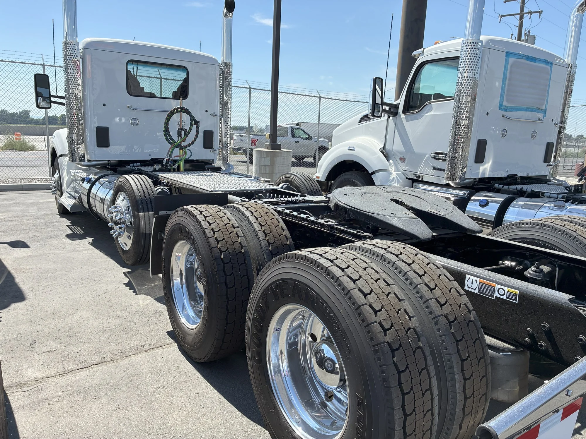 2026 Kenworth T880 - image 4