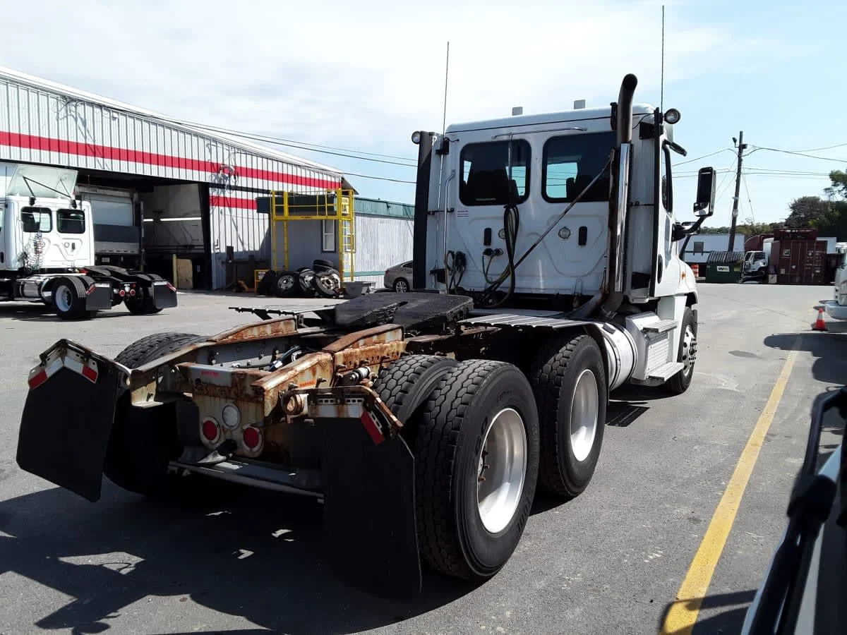 2020 Freightliner Cascadia - image 4