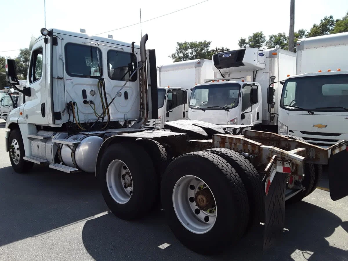 2020 Freightliner Cascadia in Salisbury, MA — photo 6