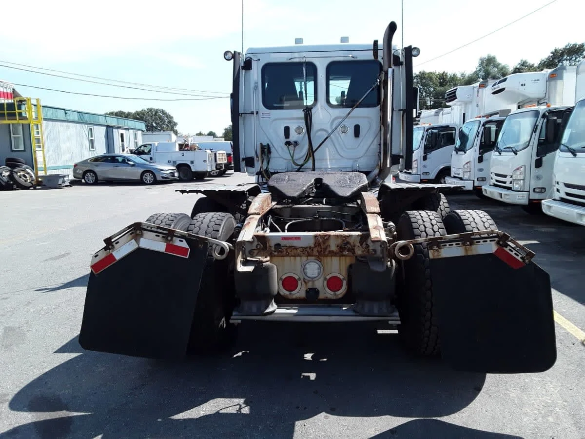 2020 Freightliner Cascadia in Salisbury, MA — photo 5