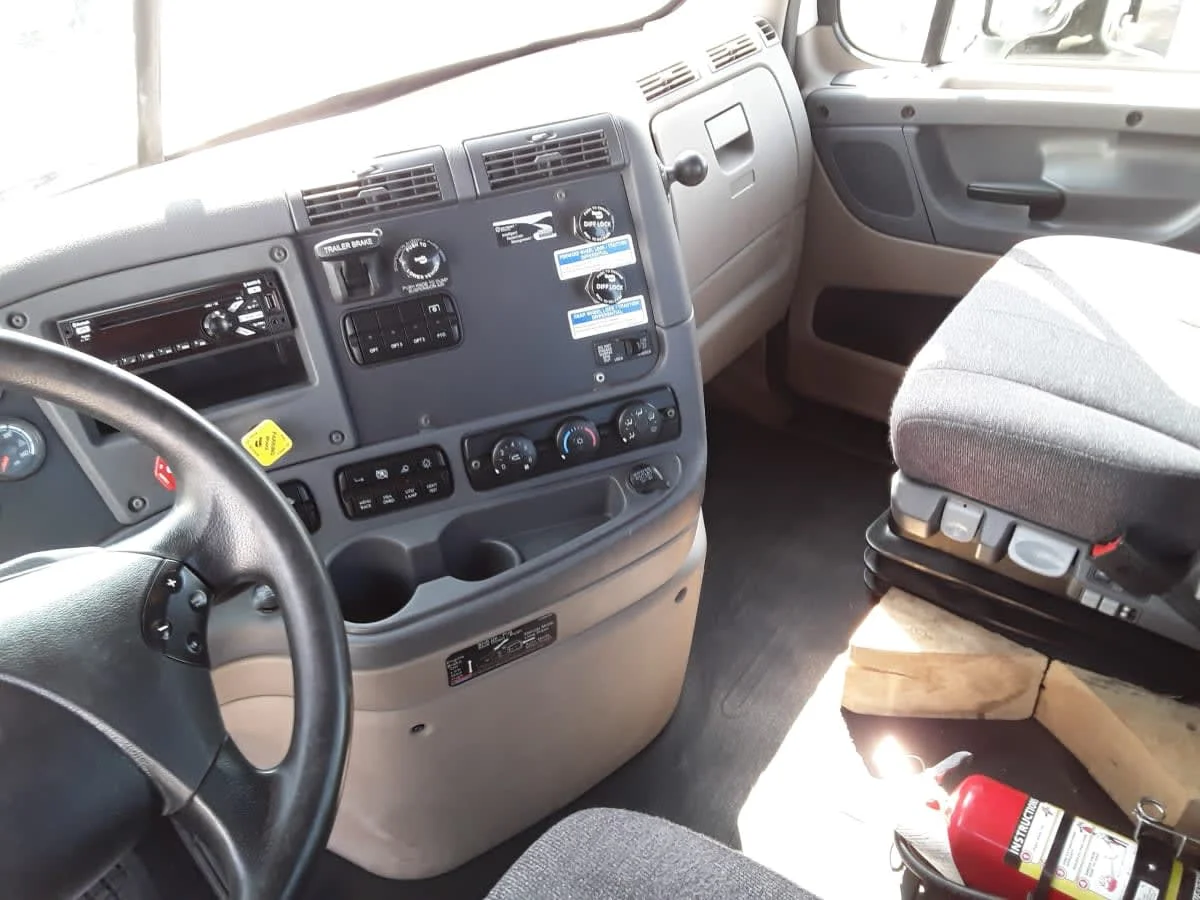 2020 Freightliner Cascadia in Salisbury, MA — photo 7