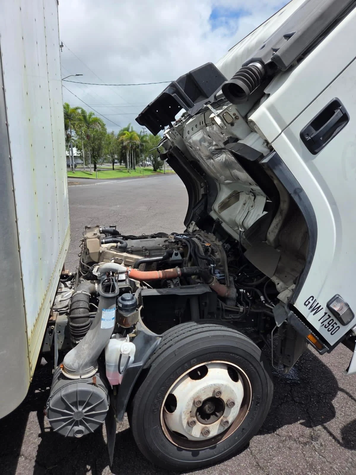 2017 Isuzu NQR in Keaau, HI — photo 9