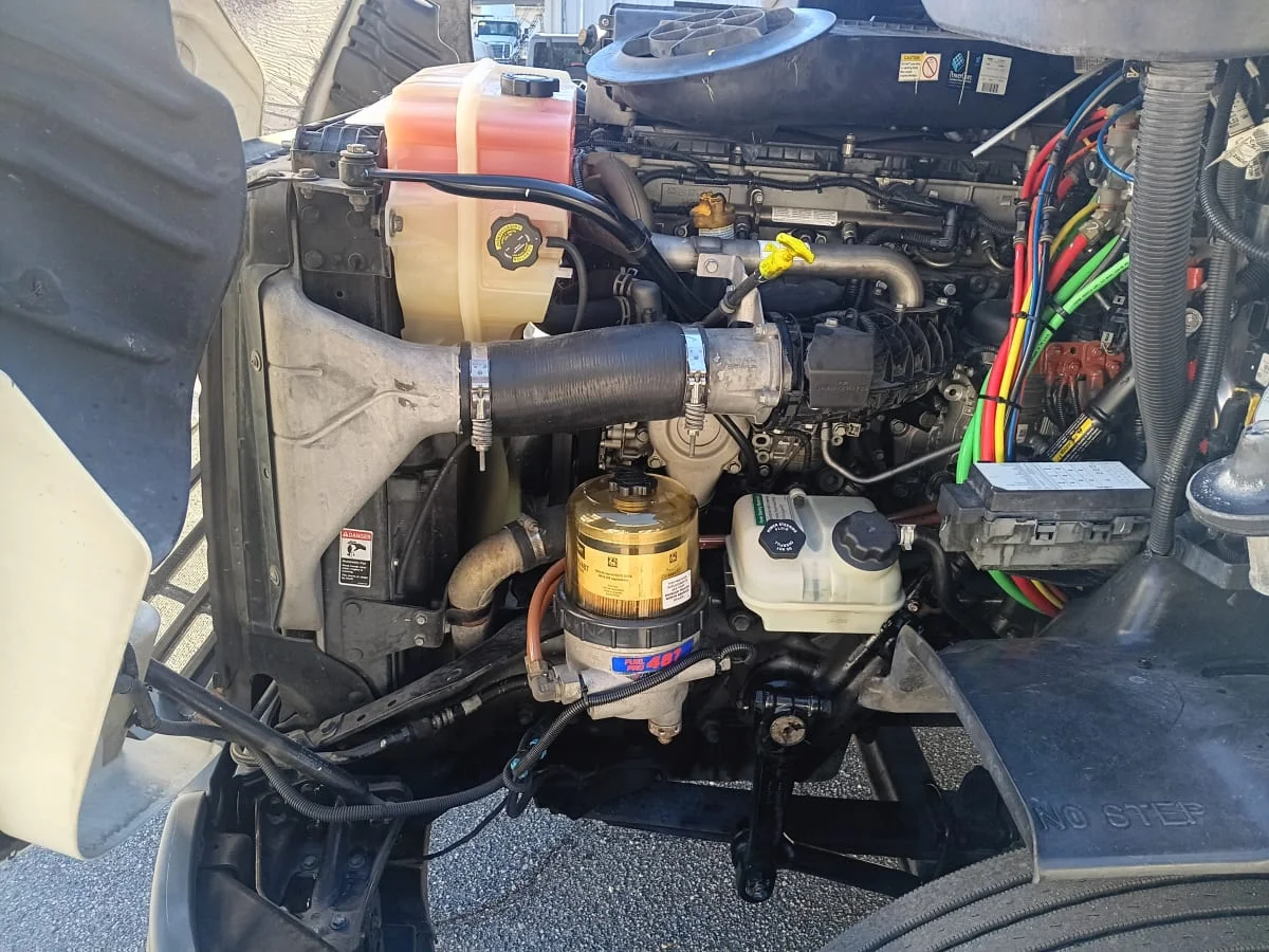 2018 Freightliner Cascadia - image 8