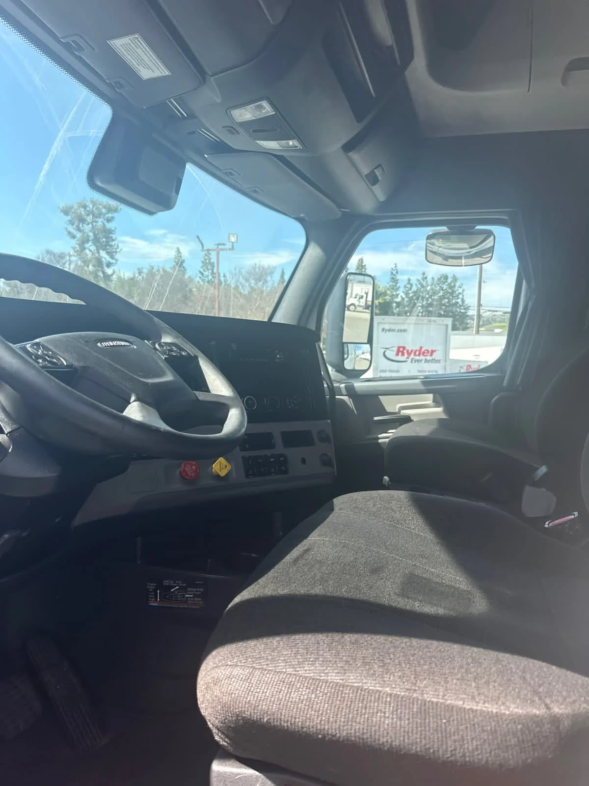 2021 Freightliner Cascadia - image 7