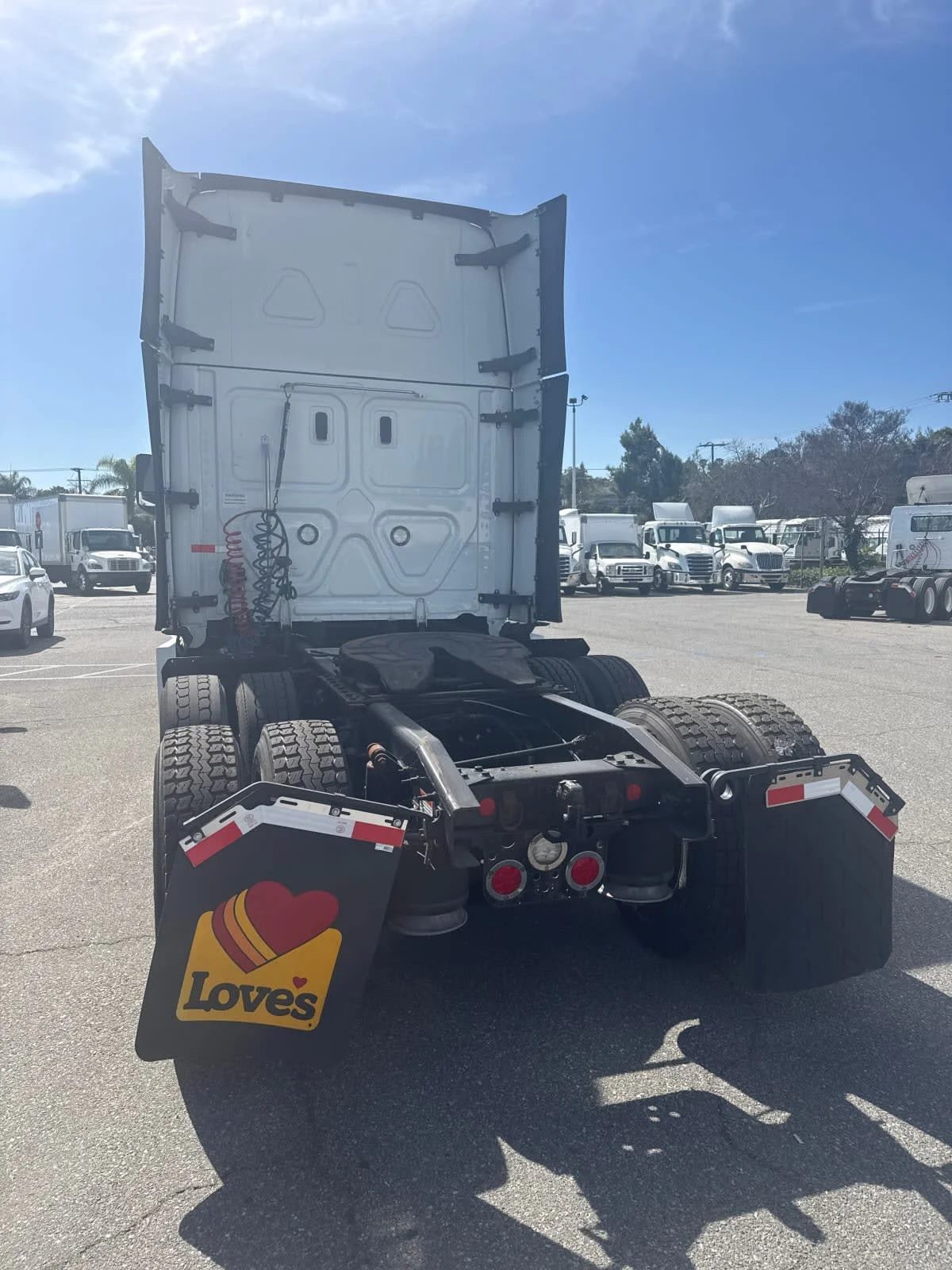 2021 Freightliner Cascadia - image 5