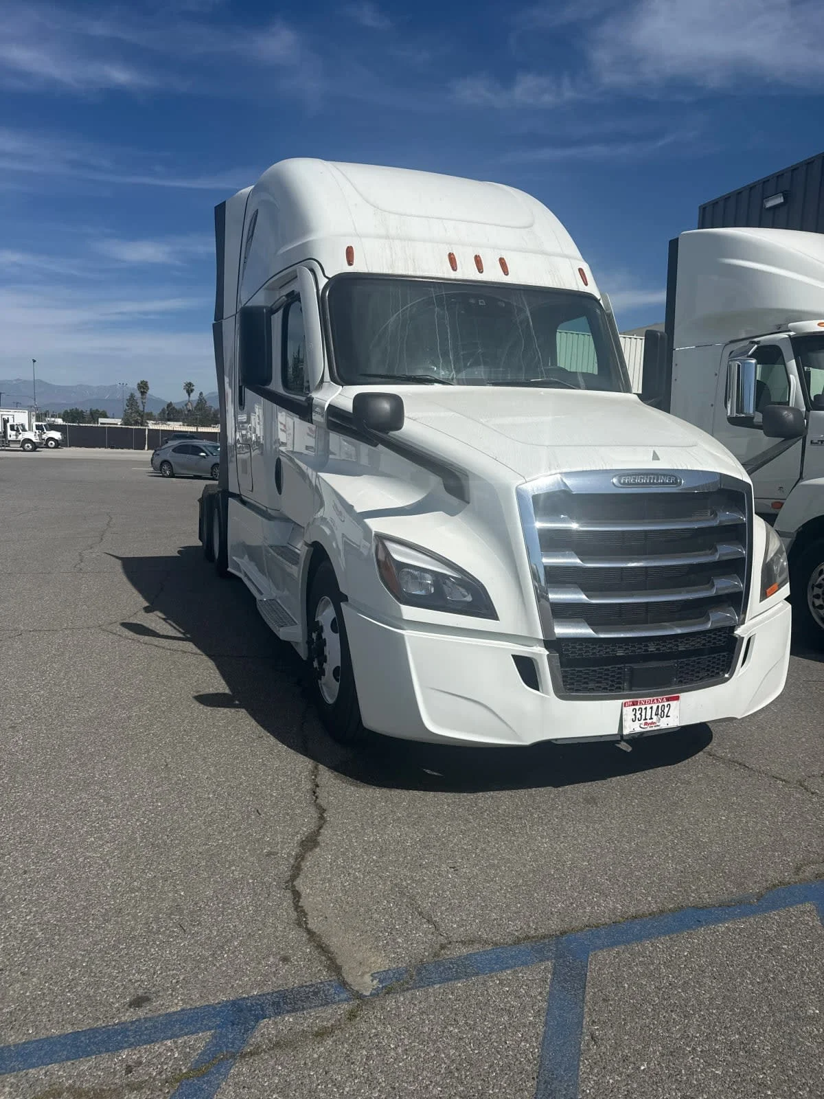 2021 Freightliner Cascadia - image 3