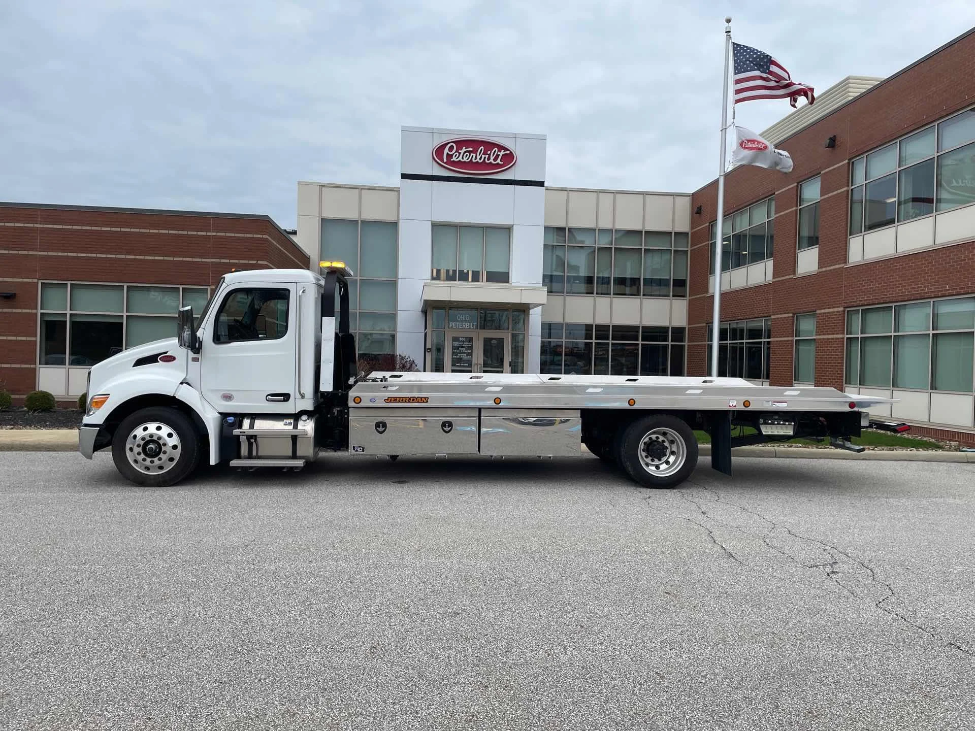 2025 Peterbilt 536 in Broadview Hts, OH — photo 2