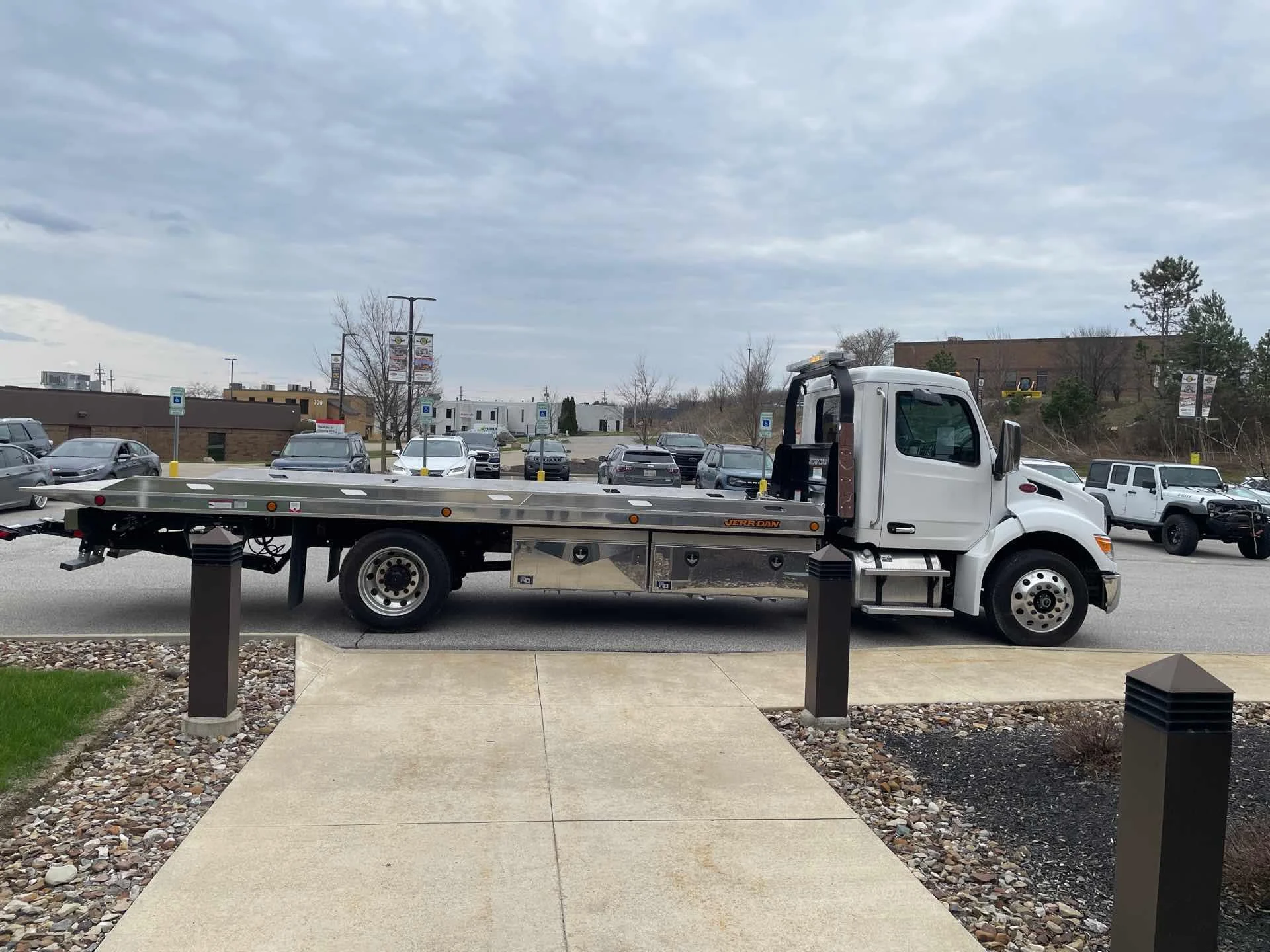 2025 Peterbilt 536 in Broadview Hts, OH — photo 4