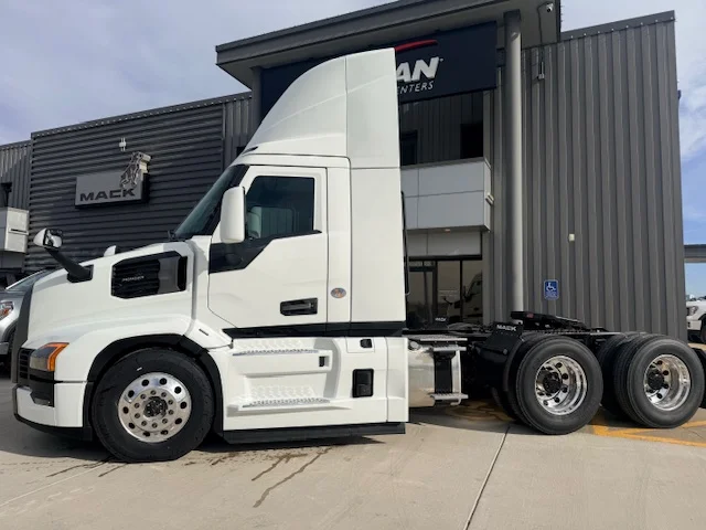 2026 Mack Pinnacle in Kansas City, MO — photo 3