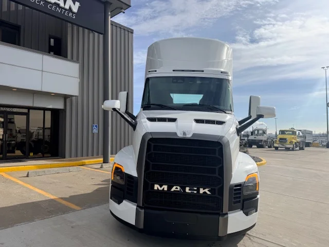 2026 Mack Pinnacle in Kansas City, MO — photo 2