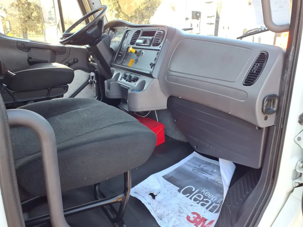 2019 Freightliner M2 106 - image 12