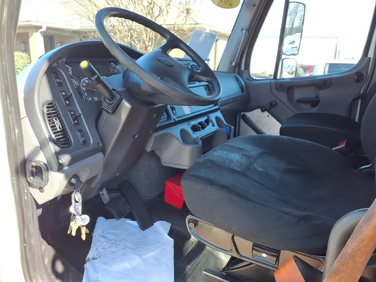 2019 Freightliner M2 106 - image 8