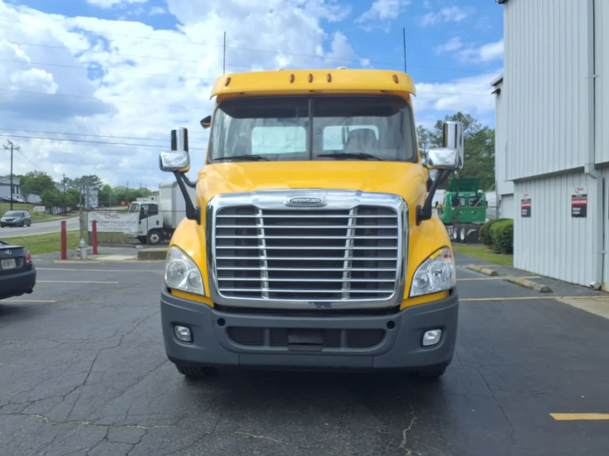 2018 Freightliner Cascadia in Doraville, GA — photo 2