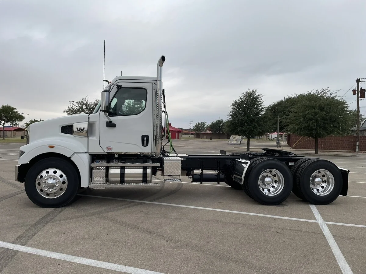 2027 Western Star 49X — photo 2