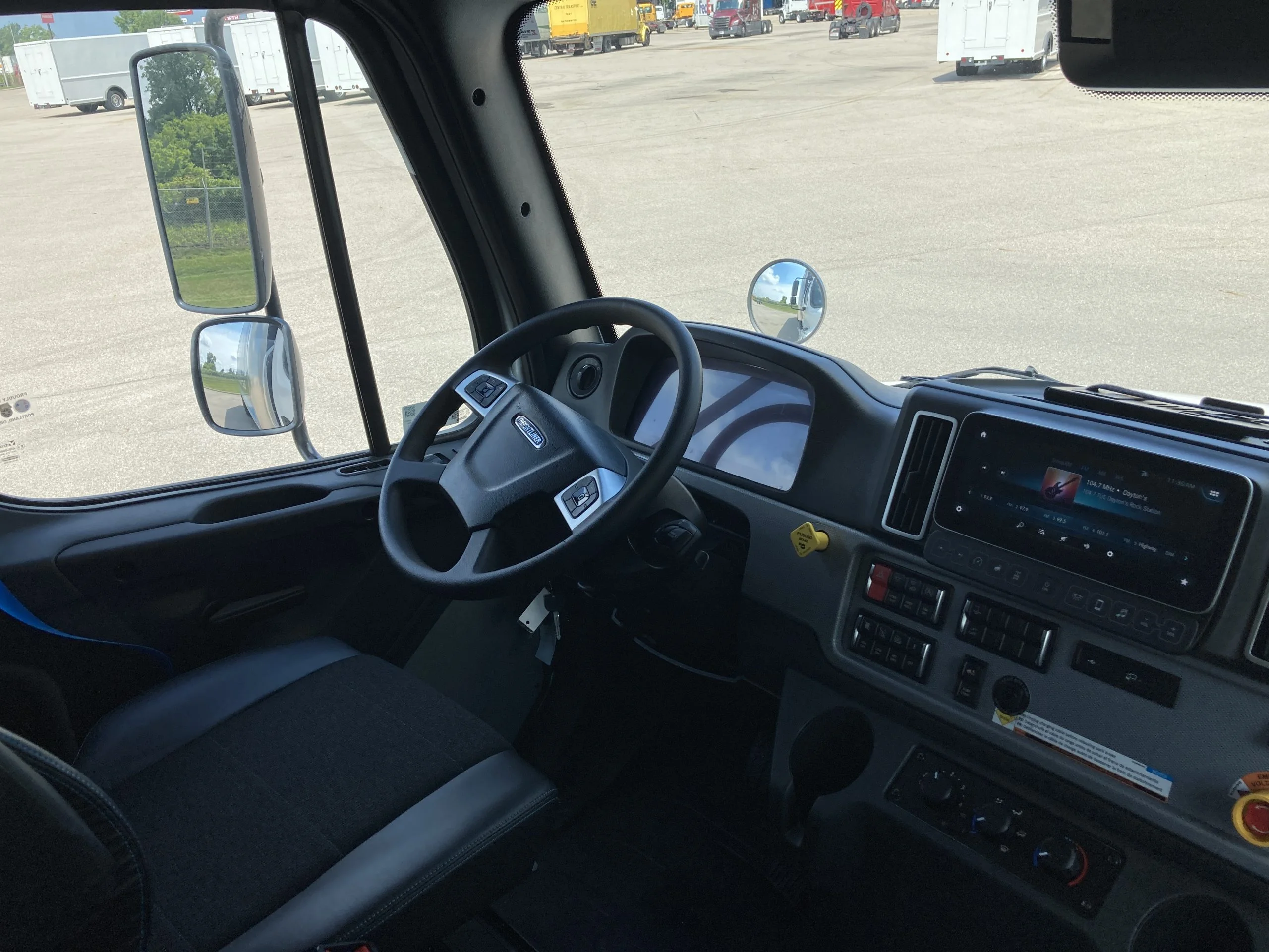 2025 Freightliner eM2 in Lima, OH — photo 3