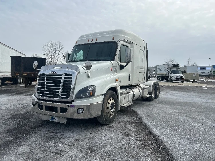 2020 Freightliner Cascadia in Middlefield, OH — photo 3
