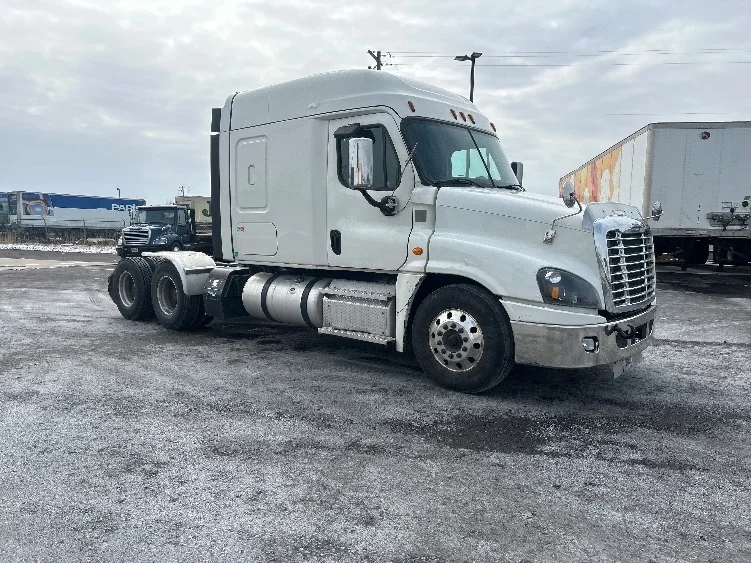 2020 Freightliner Cascadia in Middlefield, OH