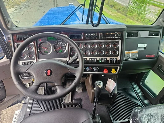 2027 Kenworth W900 in Durham, NC — photo 3