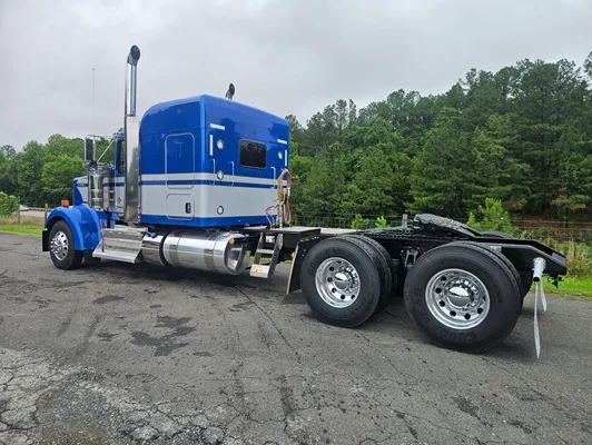 2027 Kenworth W900 in Durham, NC — photo 5