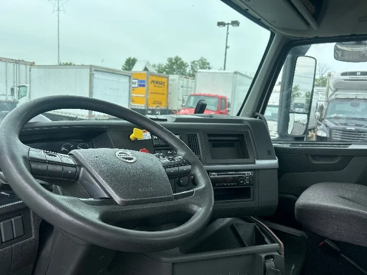 2019 Volvo VNR 640 in West Babylon, NY — photo 10