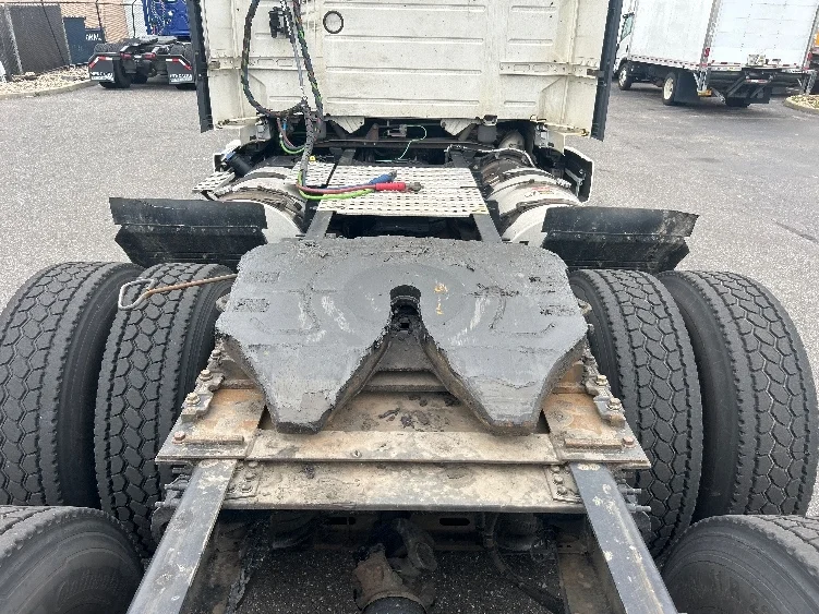2019 Volvo VNR 640 in West Babylon, NY — photo 6