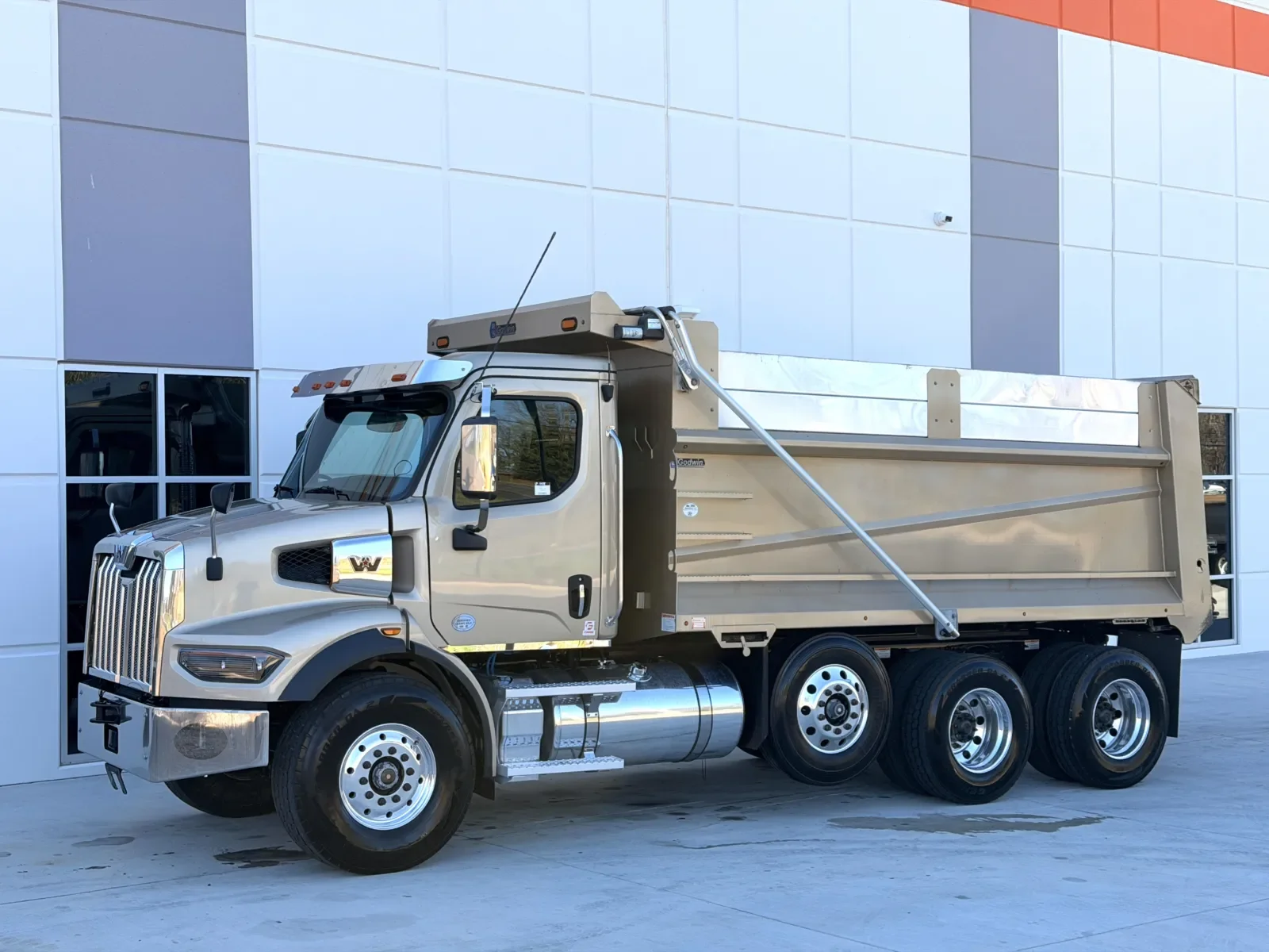 2024 Western Star 47X - image 3