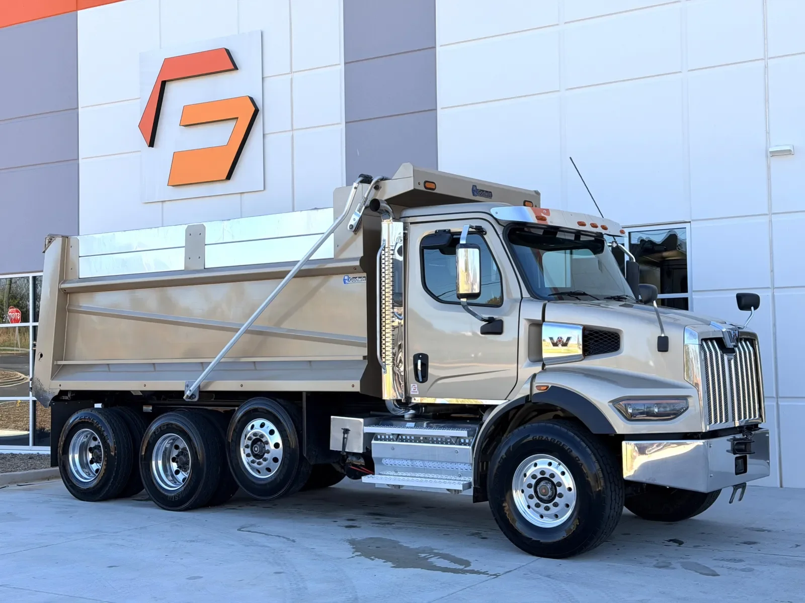 2024 Western Star 47X - image 2