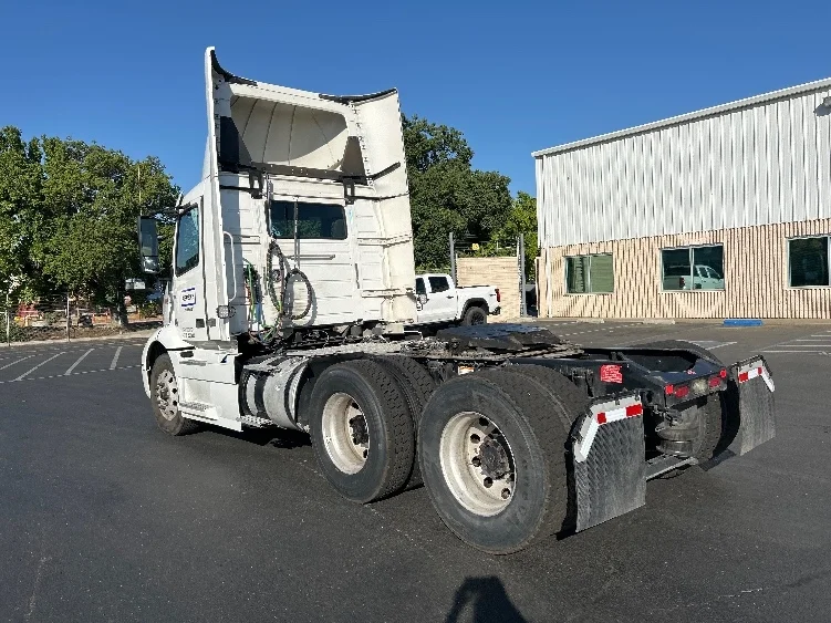 2020 Volvo VNR 640 in Ceres, CA — photo 5