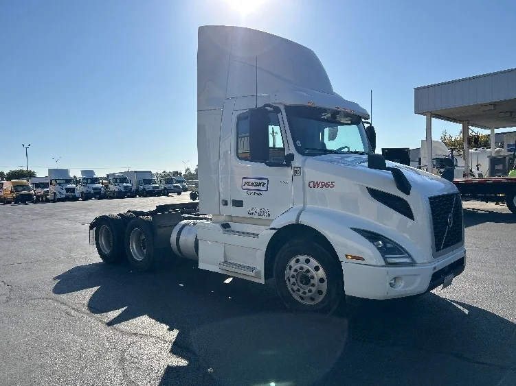 2020 Volvo VNR 640 in Ceres, CA