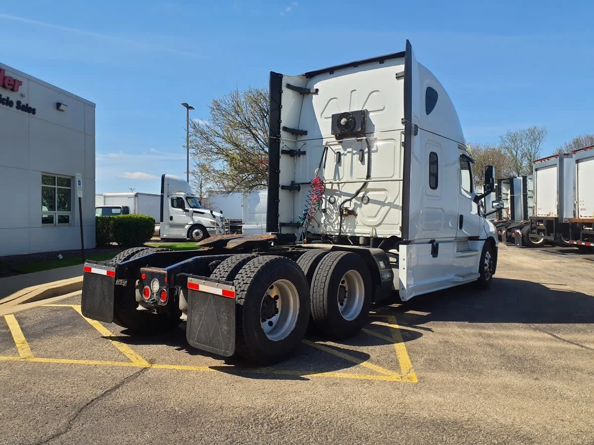 2020 Freightliner Cascadia in Wayland, MI — photo 4