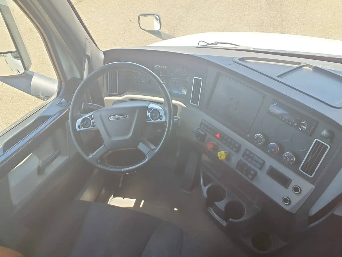 2020 Freightliner Cascadia in Wayland, MI — photo 7