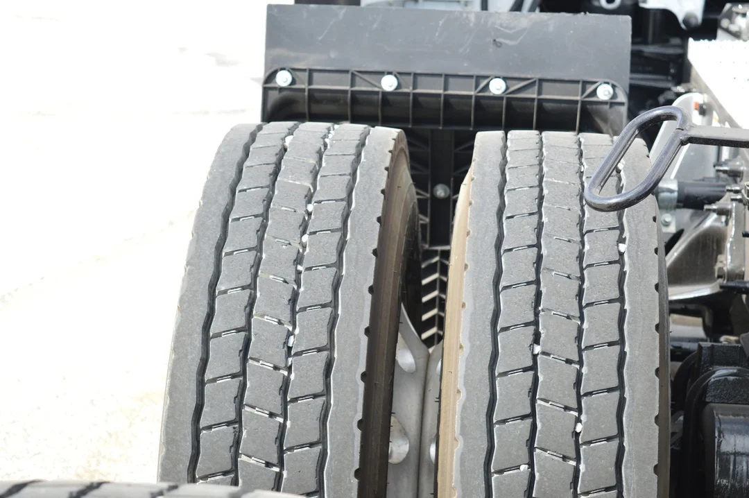 2019 Peterbilt 579 - image 12