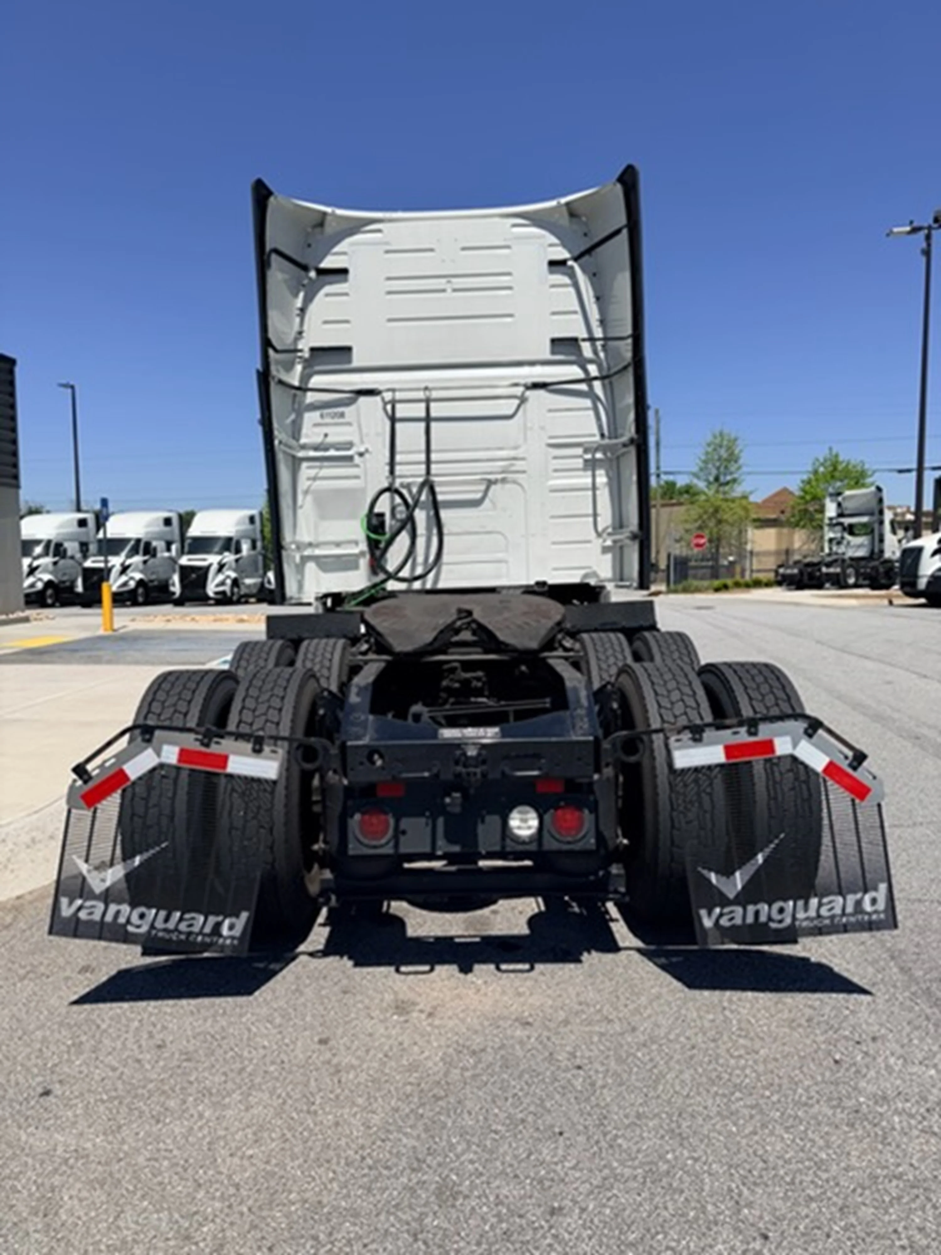 2023 Volvo VNL 760 - image 4