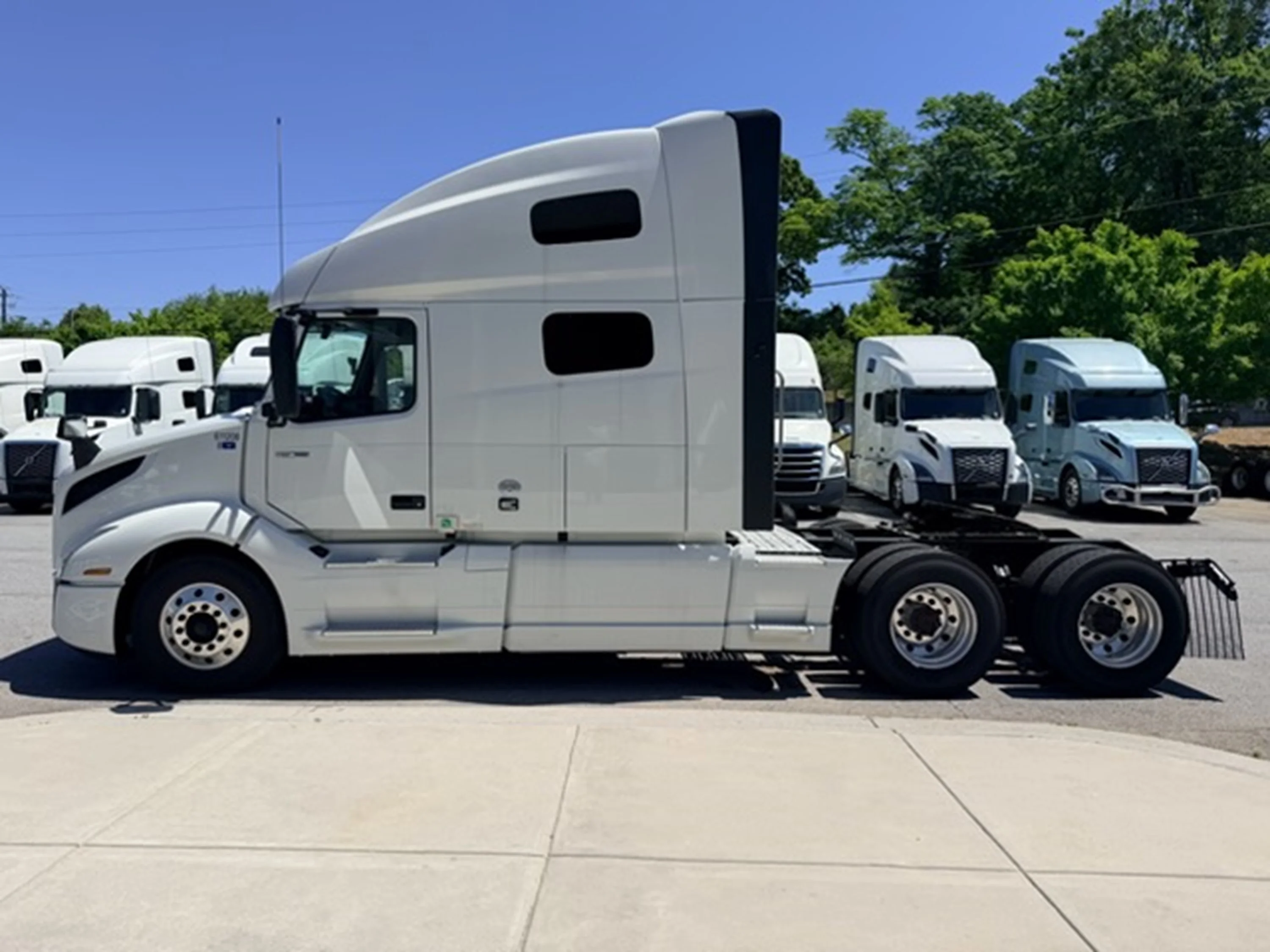 2023 Volvo VNL 760 - image 6