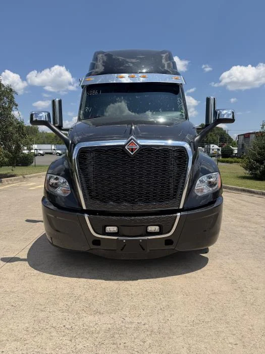 2027 International LT — photo 9