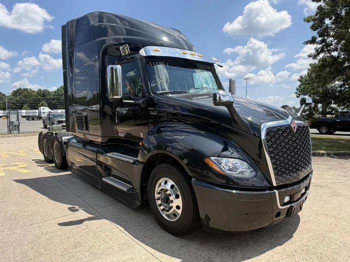 2027 International LT — photo 2