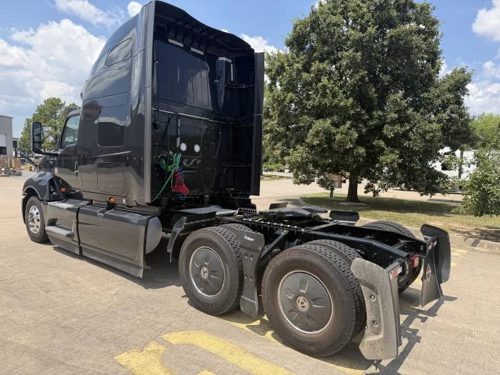 2027 International LT — photo 6
