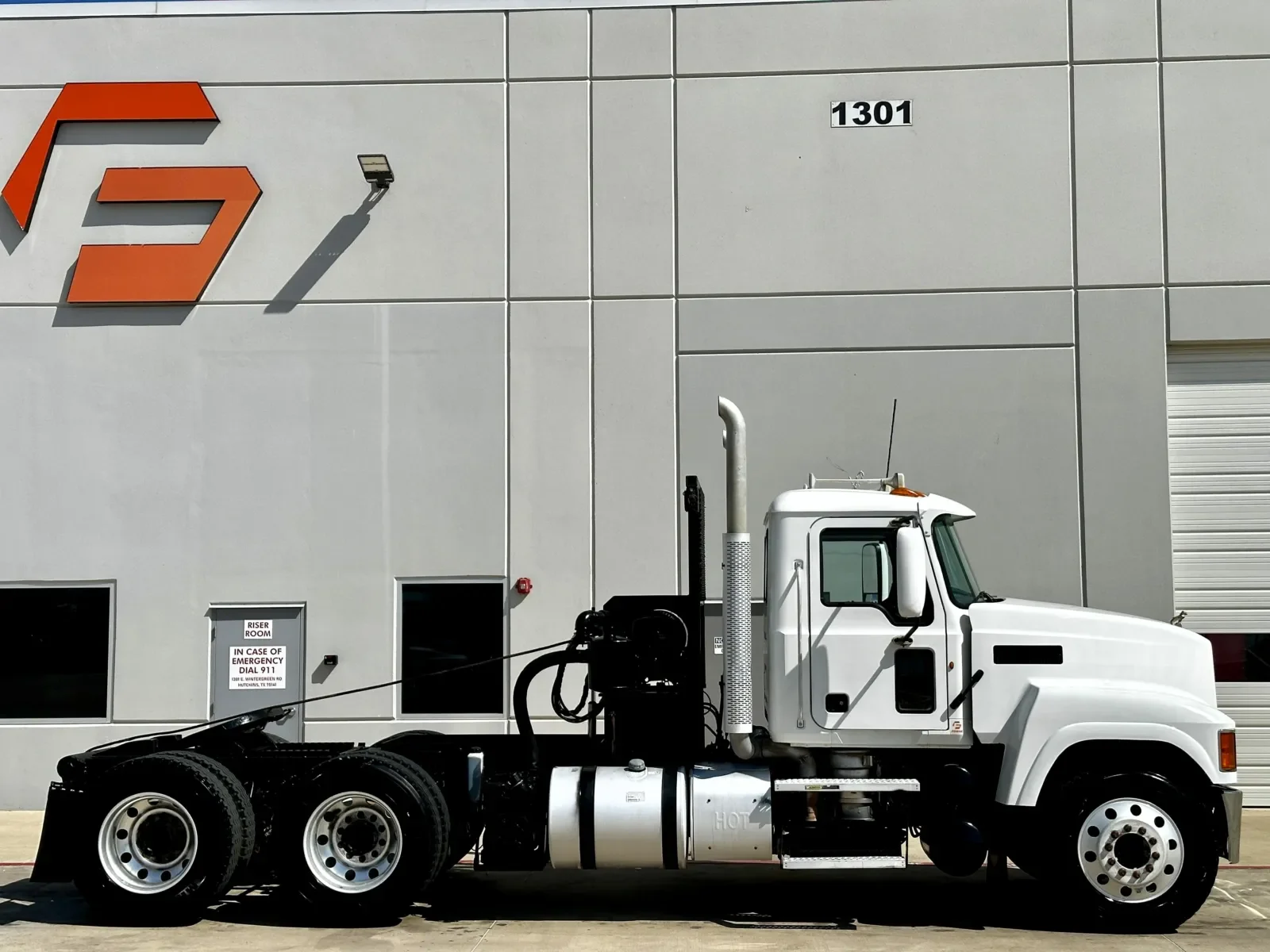 2012 Mack Pinnacle in Hutchins, TX — photo 3