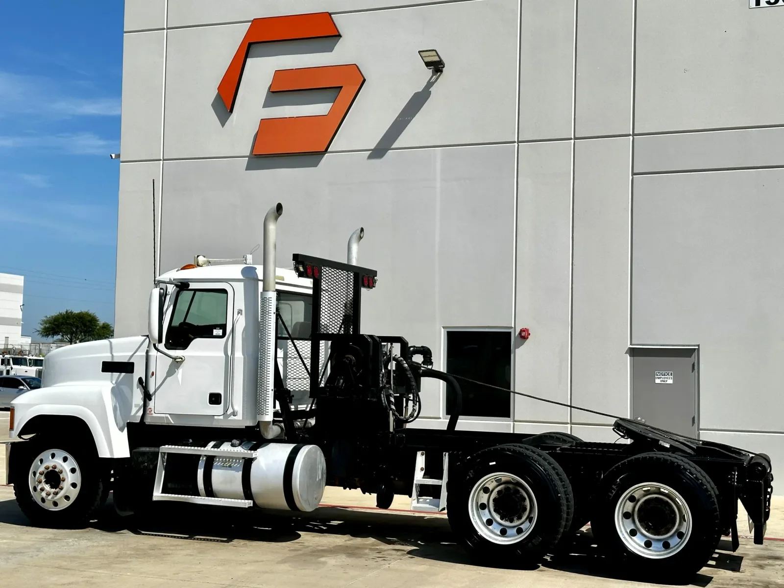 2012 Mack Pinnacle in Hutchins, TX — photo 6