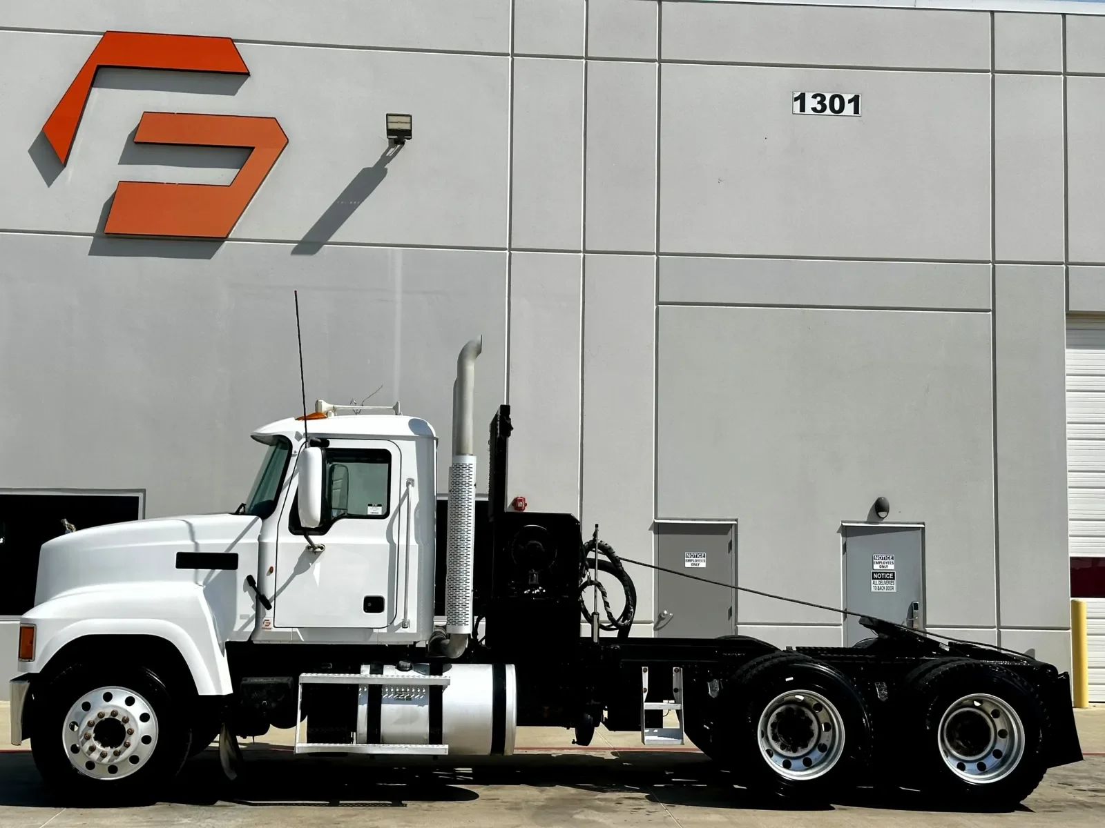 2012 Mack Pinnacle in Hutchins, TX — photo 4
