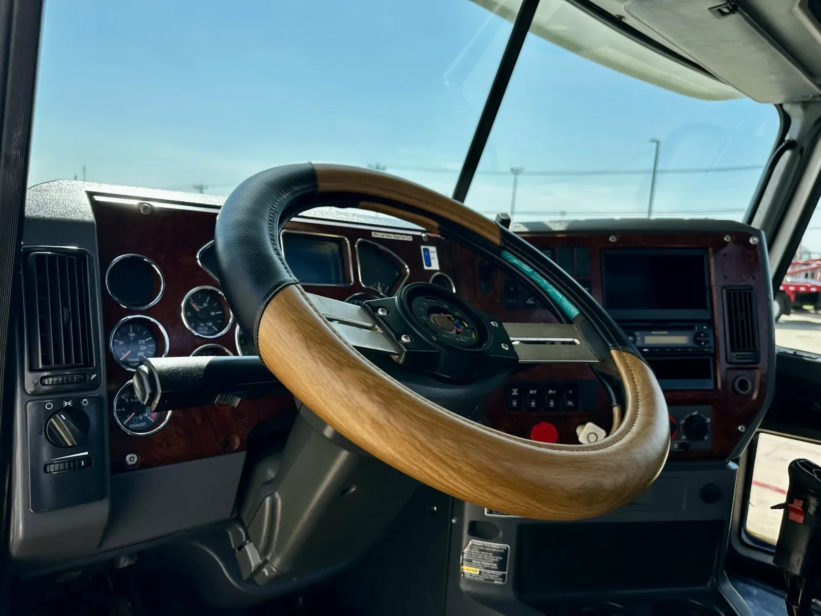 2012 Mack Pinnacle in Hutchins, TX — photo 15