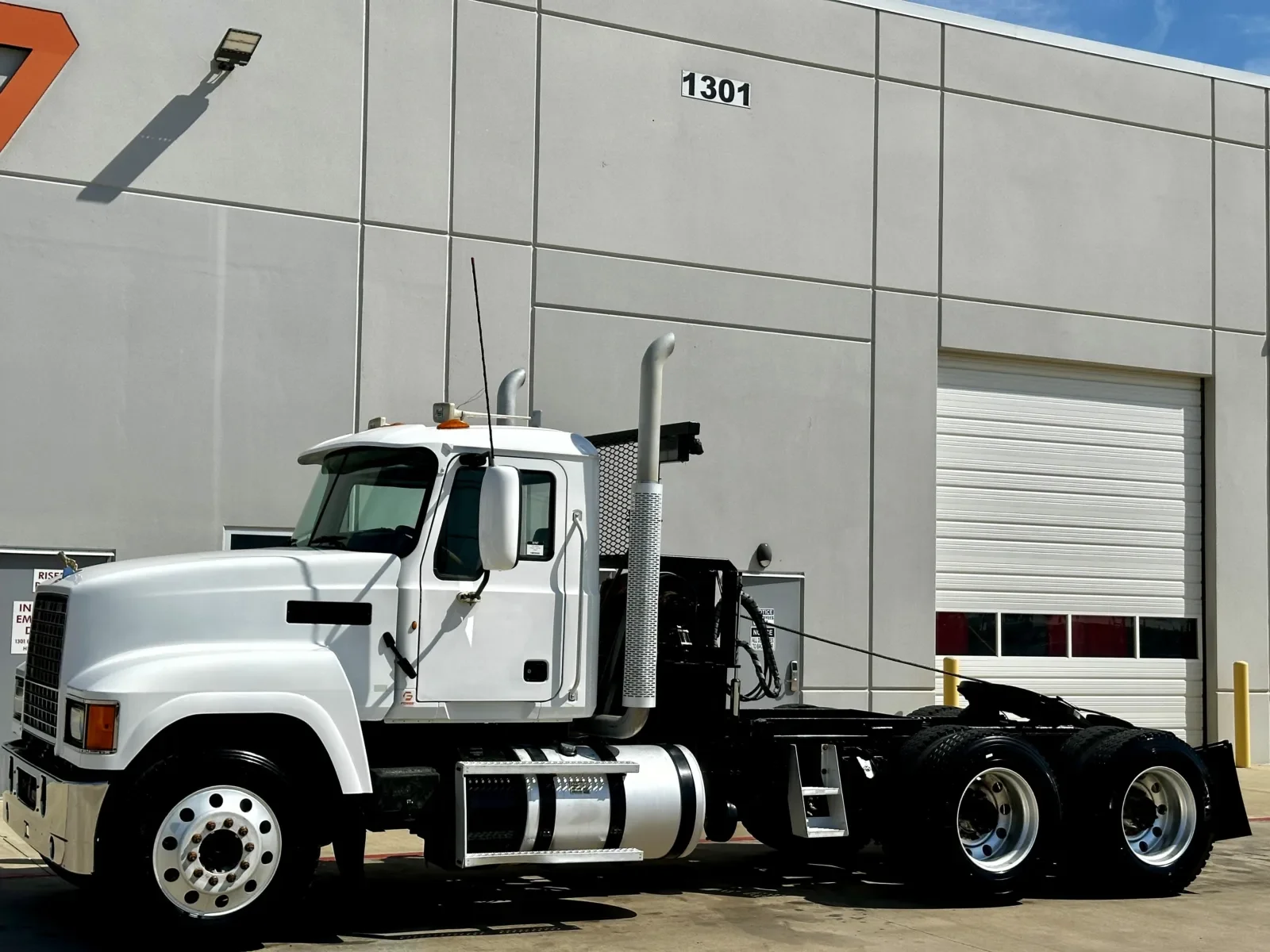 2012 Mack Pinnacle in Hutchins, TX — photo 2