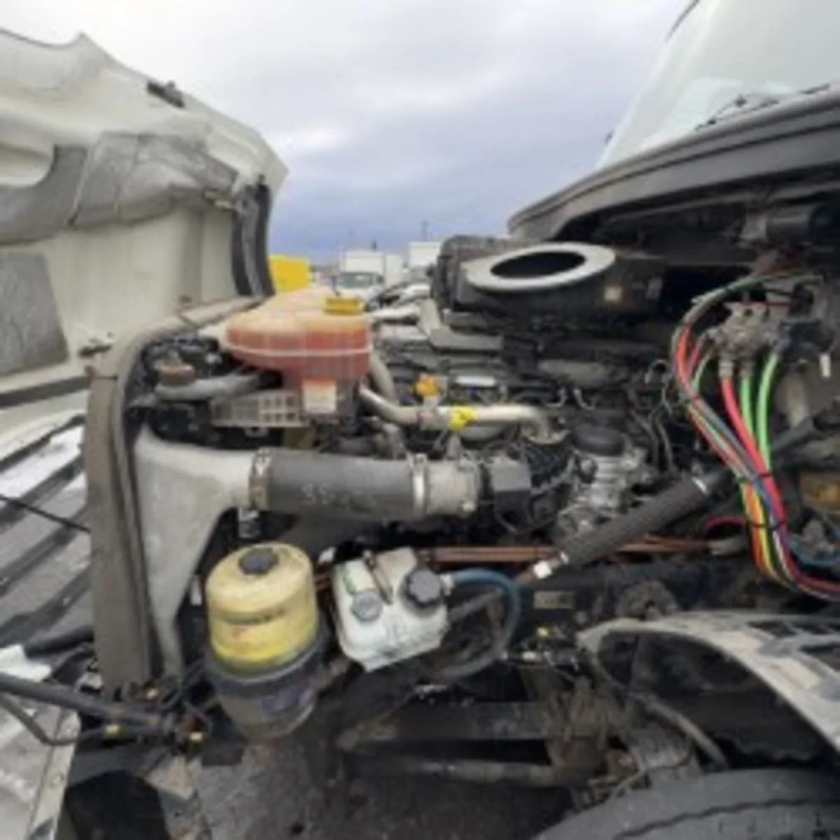 2019 Freightliner Cascadia - image 8